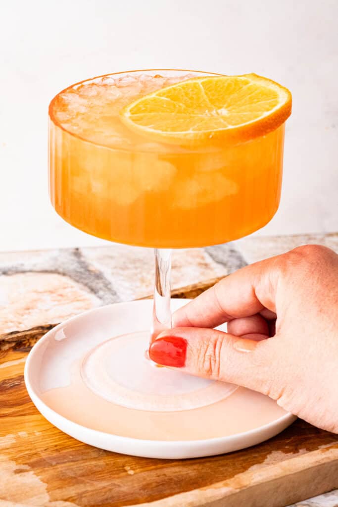 non-alcoholic-aperitivo-spritz-refreshing-summer-drinks-with-italian-flavor-and-zero-alcohol